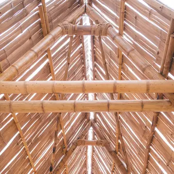 Bambuskonstruktion eines Dachs Summer School HSRM