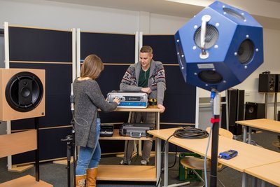 Studierende im M-Lab