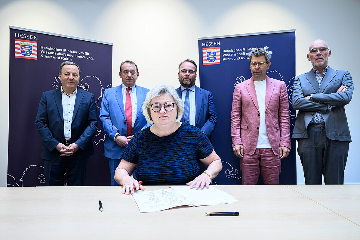 Prof. Dr. Eva Waller, Prof. Dr. Karim Khakzar, Minister of Finance Prof. Dr. R. Alexander Lorz, Minister of Science Timon Gremmels, Prof. Dr. Thomas Nauss and Prof. Elmar Fulda