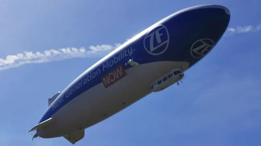 Werbeflug eines Zeppelins