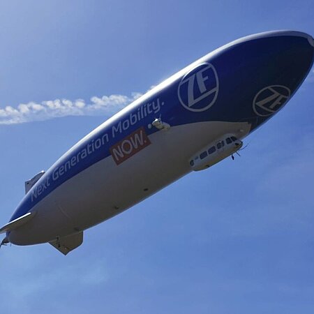 Werbeflug eines Zeppelins