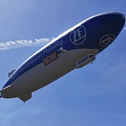 Werbeflug eines Zeppelins