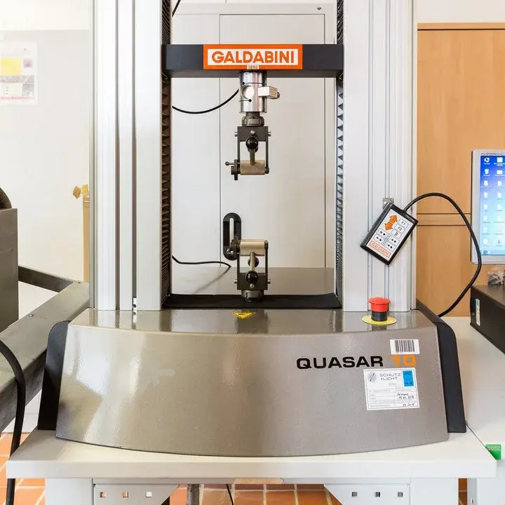 Universalprüfmaschine: Prüfkraft maximal +/-10 kN