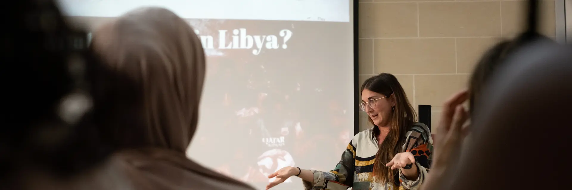 Studierende beim Praxisbesuch des Jesuit Refugee Service Malta. Foto ©pascalfessler.com 