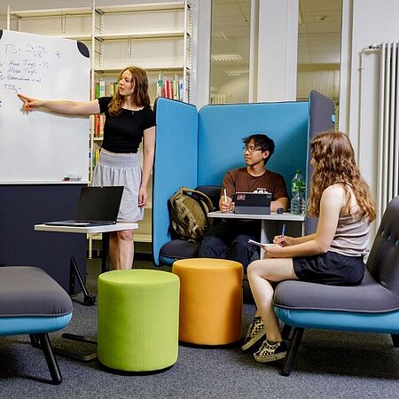 Lerninsel in Bibliothek