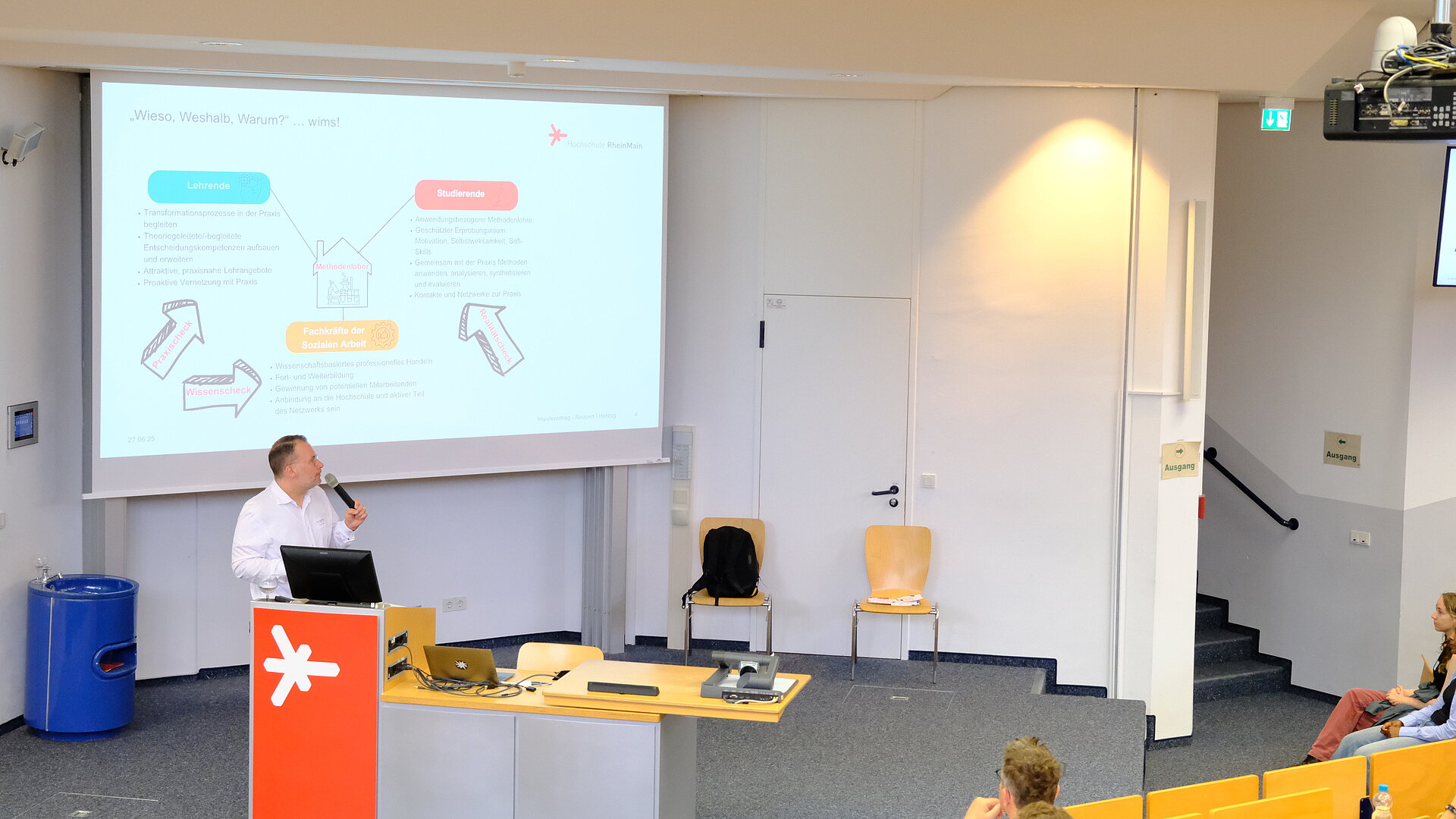 Vorstellung Wiesbadener Institut für Methoden der Sozialen Arbeit (wims) durch den Institutsleiter Prof. Dr. Ingo Neupert.
