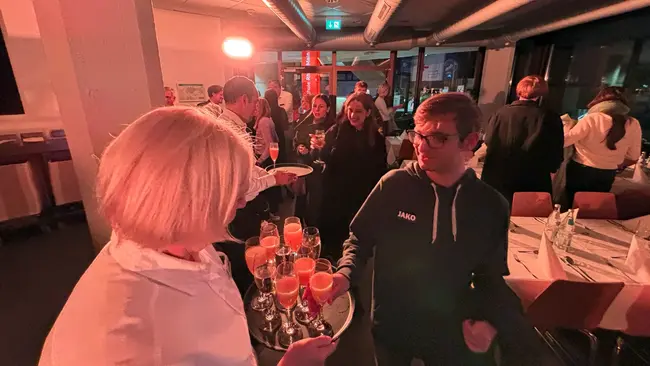 Die ersten Gäste des Studi-Dinners 