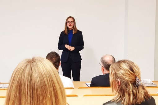 Carolin Schneider, Studentin im Studiengang International Management, berichtete von ihrem Auslandsaufenthalt in Lyon. 