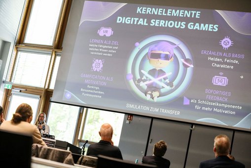 Sandra Kiel stelle VR- und AR-Technologie für Serious Games vor