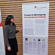 Esther Kronsbein am Aufsteller