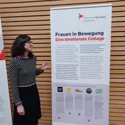 Esther Kronsbein am Aufsteller