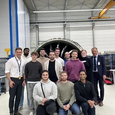 Gruppenfoto der Exkursion zur Lufthansa Technik Aero Alzey