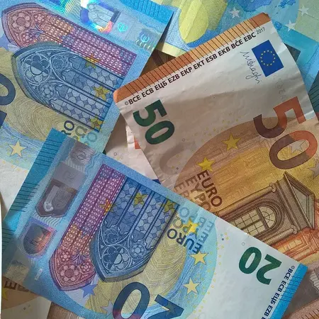 Geldscheine als Symbolfoto für Stipendien