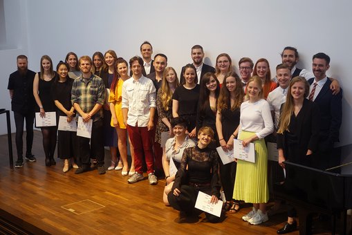 Die Absolventinnen und Absolventen des Studiengangs Kommunikationsdesign Sommersemester 2019