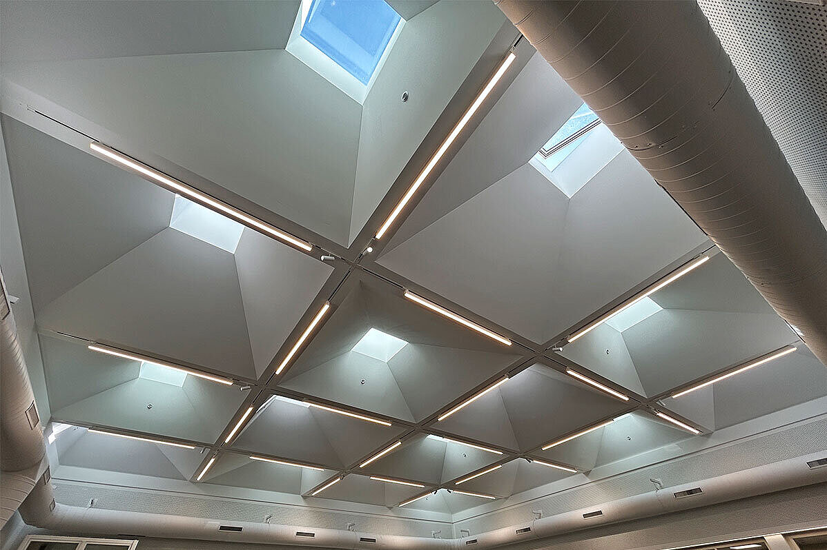 Blick auf die neue Dachkonstruktion der Bibliothek Rüsselsheim