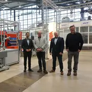 Die vier am Projekt WeR3t-Netze beteiligten Professoren stehen nach dem Auftkttreffen für ein Gruppenfoto im BIBA.