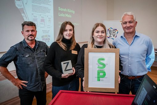 Sonderpreisträgerinnen Sarah König und Lola Mais 