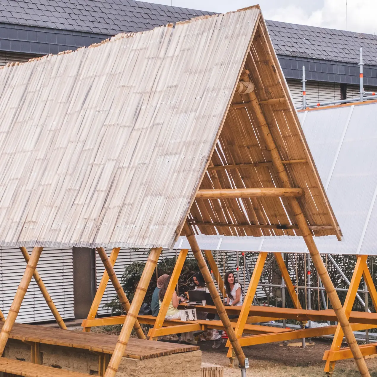 Ein Pavillon auf dem Campus der HSRM, gebaut während der Summer School