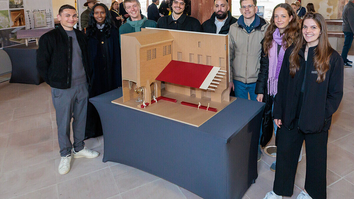Architecture students presented the eight best works. 