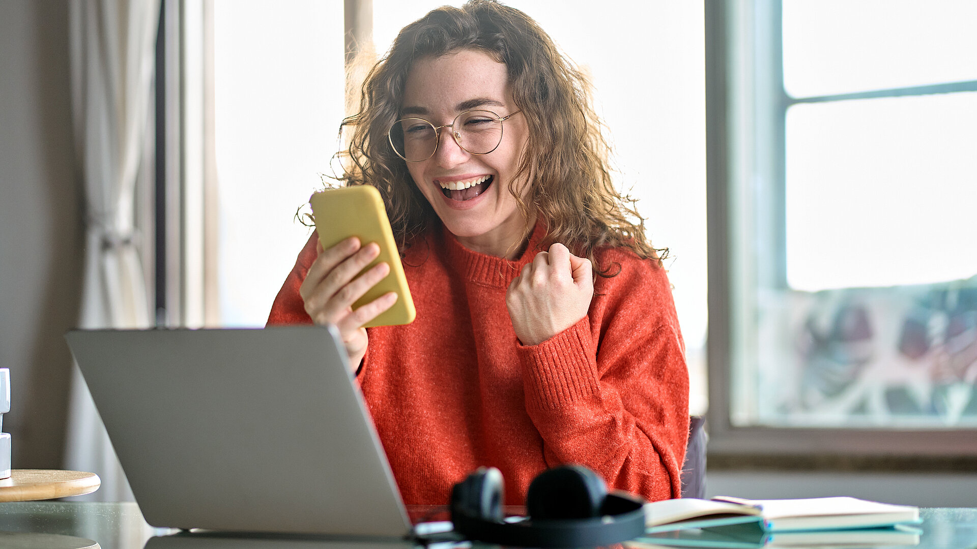 Erfolgreiche Bewerbung, Frau, Freude