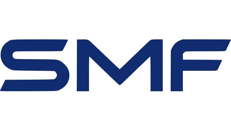 Logo der SMF in blauer Schrift. Die Buchstaben sind klar und modern gestaltet und stehen im Vordergrund auf einem neutralen Hintergrund.