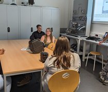 Gäste mit Prof. Rusche im Wärmelabor