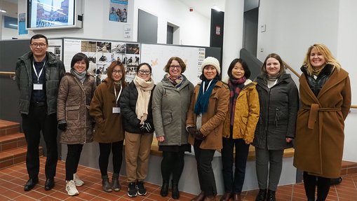 Gruppenfoto mit Vertreter:innen der VGU und HSRM-Beschäftigten