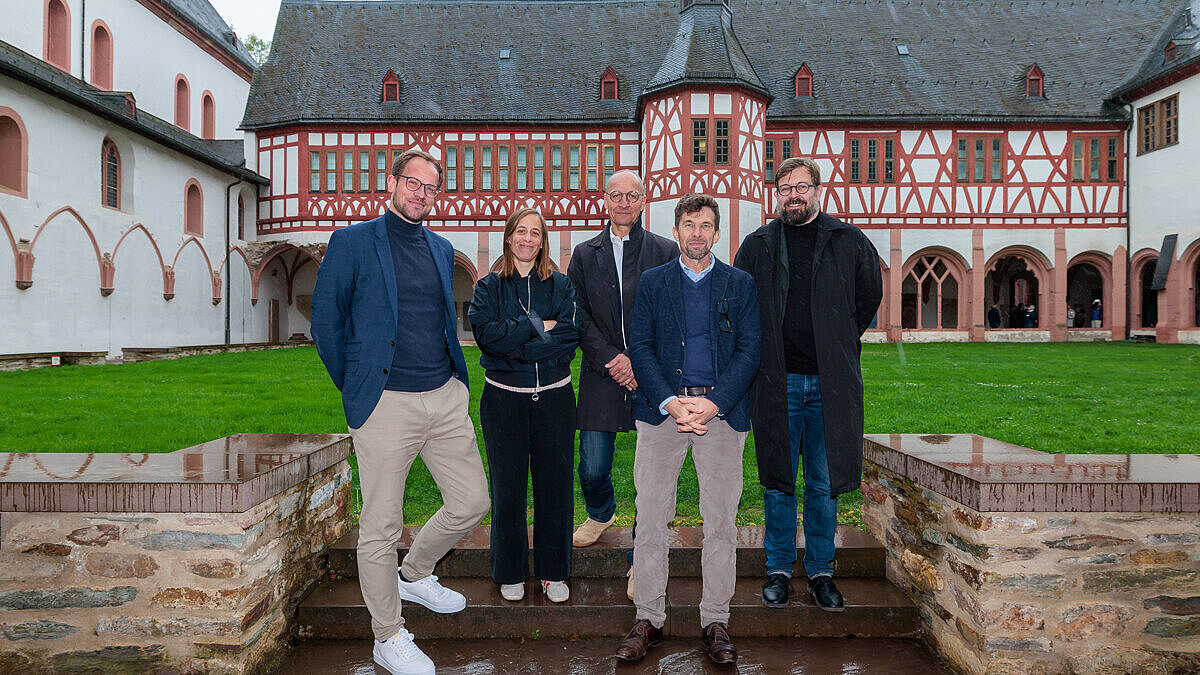 Sebastian Macho, Prof. Christina Jagsch, Prof. Dr. Robert Kanz, Prof. Andreas Fuchs and Prof. Daniel Seiberts in the cloister of Eberbach Monastery. 
