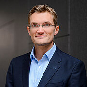 Portrait Photo of Prof. Dr.-Ing. Fabian Wenner