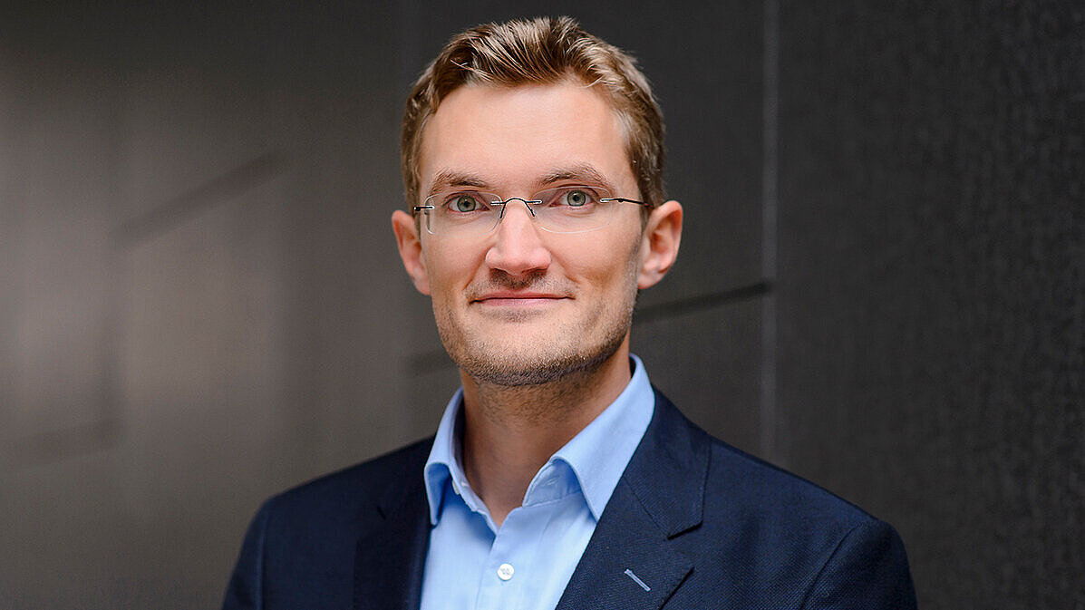 Portrait Photo of Prof. Dr.-Ing. Fabian Wenner