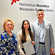 BGW-Preisträgerin Miriam Sawczyc mit Prof. Dr. Marina Grusevaja und Konstantin Schulz von der BGW.