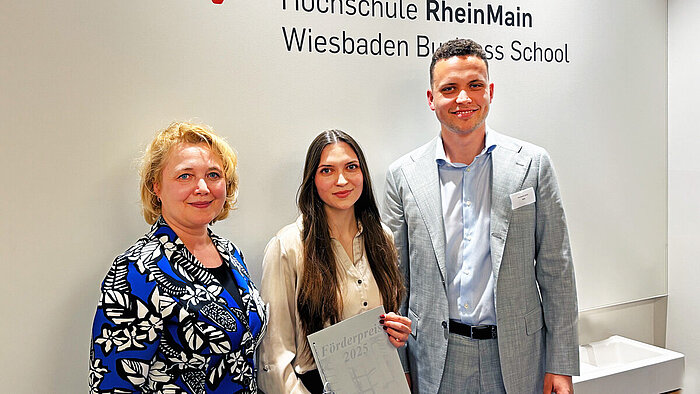 BGW-Preisträgerin Miriam Sawczyc mit Prof. Dr. Marina Grusevaja und Konstantin Schulz von der BGW.