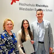 BGW-Preisträgerin Miriam Sawczyc mit Prof. Dr. Marina Grusevaja und Konstantin Schulz von der BGW.