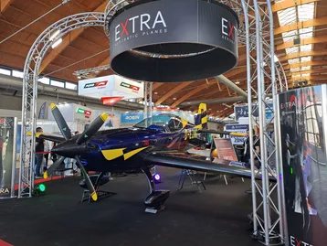 Flugzeug der Firma Extra Aerobatic Planes auf der AERO 2025