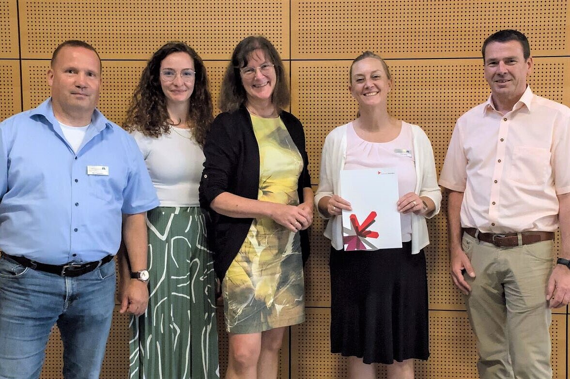 Gruppenfoto mit v.l.: Rainer Trautmann, Carina Groß, Prof. Dr. Ulrike Stadtmüller, Sabine Kämpf und Prof. Dr. Bernhard Gross