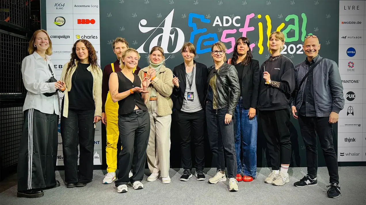 Studierende und Lehrende der Hochschule RheinMain beim ADC Festival 2025