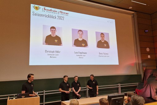 Saisonrückblick der Studierenden Christian Höfer, Luca Engelman und Denis Yakimov Mitgielder des studentischen Racingteams Scuderia Mensa