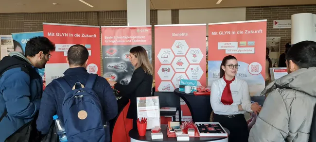 Unternehmensstände am Forschungs- und Firmentag 2025