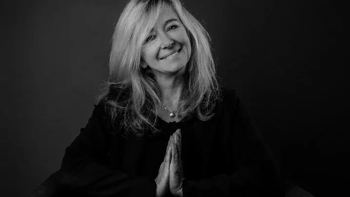Porträt in schwarz weiß von Claudia Aymar
