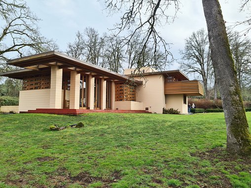 The Gordon House by architect Frank Lloyd Wright