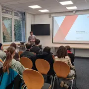 Jugenduni mit Prof. Dr. Andreas Zinnen zum Thema Deep Learning