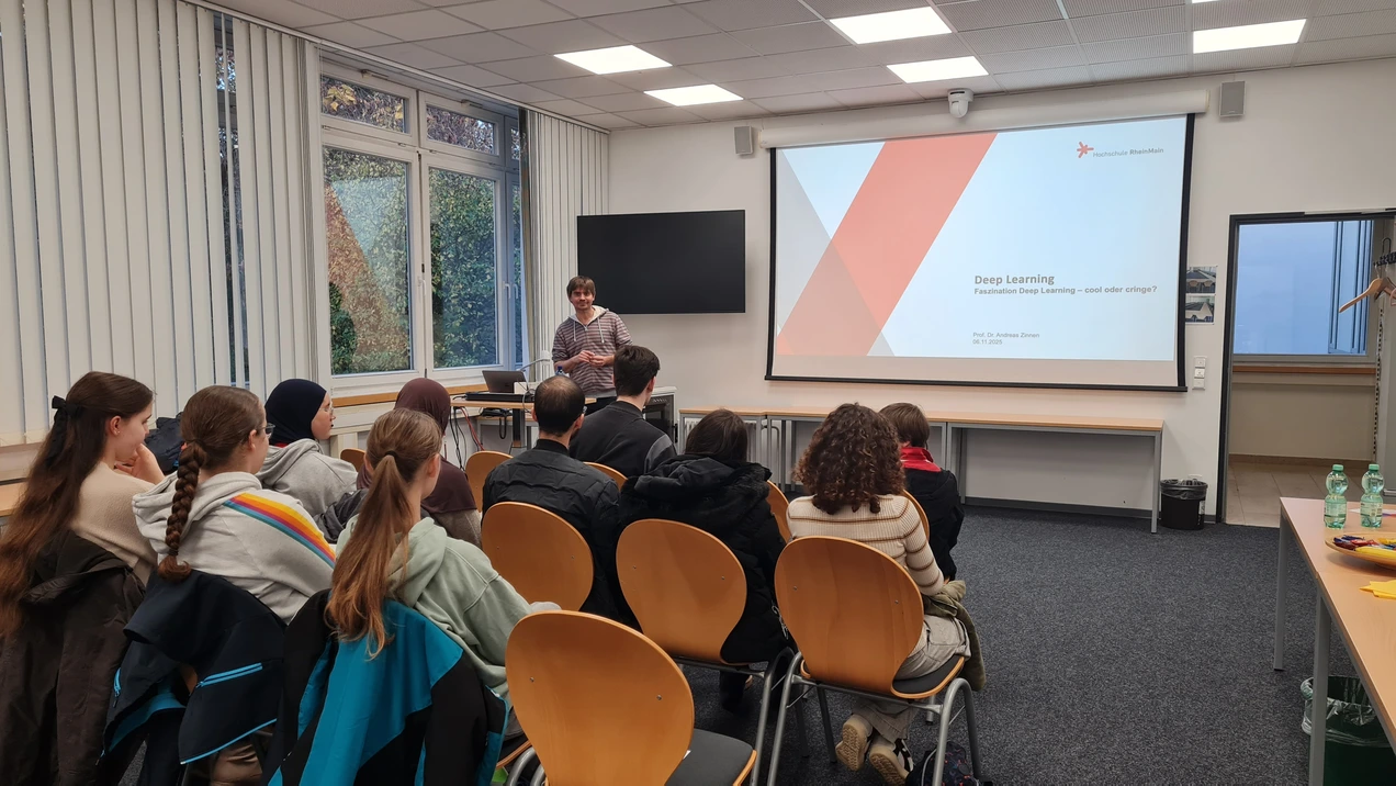 Jugenduni mit Prof. Dr. Andreas Zinnen zum Thema Deep Learning