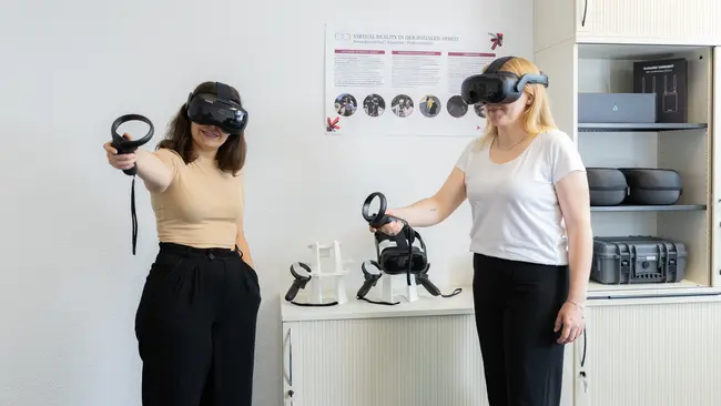 VR