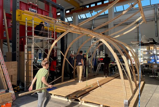 Experimental pavilion made of bamboo slat girders