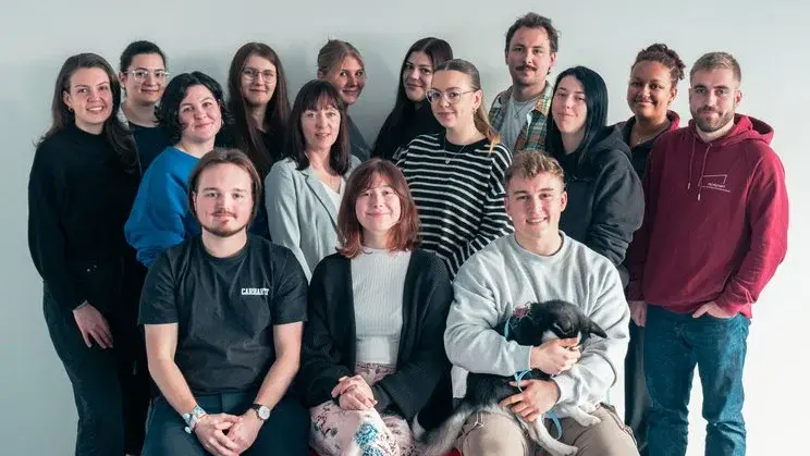 Ein Teil der Mentoring Crew an der Hochschule RheinMain mit Mentor:innen und den Projektmitarbeitenden im Sommersemester 2024.