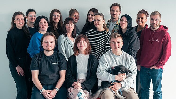 Ein Teil der Mentoring Crew an der Hochschule RheinMain mit Mentor:innen und den Projektmitarbeitenden im Sommersemester 2024.