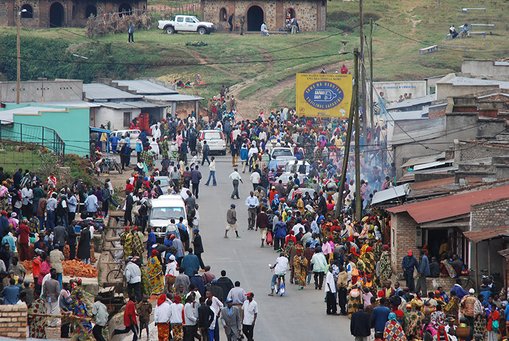 Dr. Stefan Hoffmann verbrachte 5 Jahre in Burundi und promovierte dort zum Thema Jugendarbeit