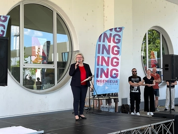 Präsidentin Prof. Dr. Eva Waller eröffnet die Engineering Night 2025