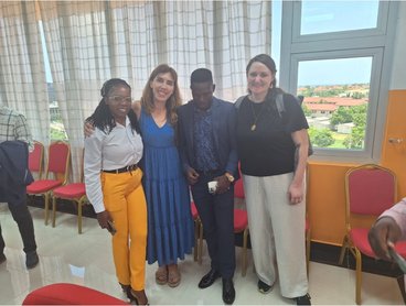 © UÓR: v.l.n.r.: Cecilia Beta Gingulia Cacoma (Universidade Lueji A'Nkonde), María Dolores Gomez (Universidad de Cádiz), Mbaz Nauege (Universidade Lueji A'Nkonde), Claudia Preisser (Hochschule RheinMain)