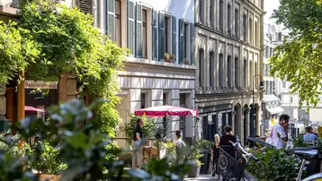 Blick in die belebte Webergasse